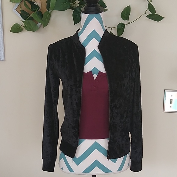 Insta Girl Velvet Like light jacket - Picture 2 of 6